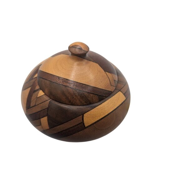 Intricately Handcrafted Wooden Decorative Lidded Bowl With Unique Zigzag Pattern - Picture 16 of 16